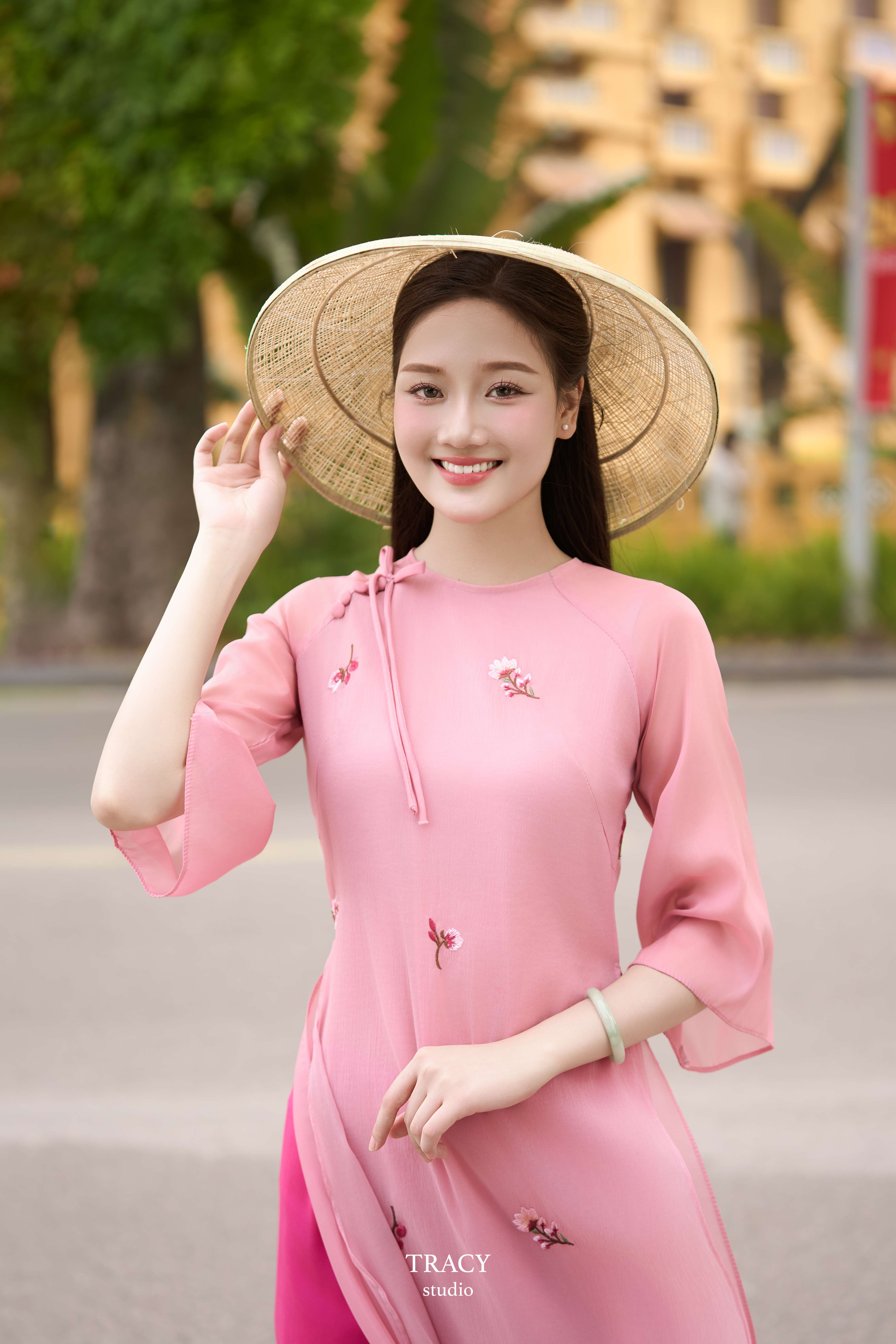 frontend/img/gallery/tinh-khoi-ao-dai-viet/tracy-studio-chup-concept-ao-dai-hong (9).jpg